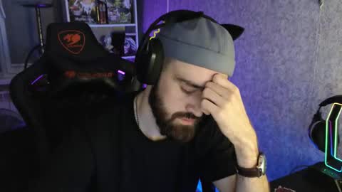 Ask me online show from October 22, 2025, 9:03 pm