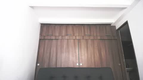 Juan Pablo-independent model online show from February 13, 2026, 5:42 pm