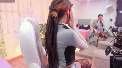 _sharlotte777 online show from November 15, 2025, 4:36 pm