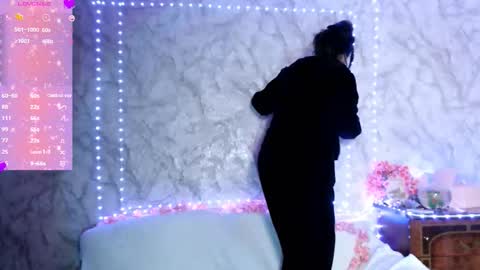 _shynikki online show from December 17, 2025, 3:12 am