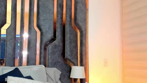 _silvia_vega_ online show from November 27, 2025, 8:05 am