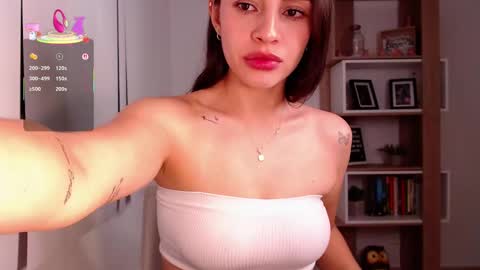 Snapshot of _smallpeach chatting on February 27, 2025, 1:59 am Lauren online show from February 27, 2025, 1:59 am