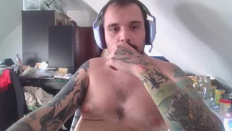 _smiley_bear27 online show from November 16, 2025, 7:25 am