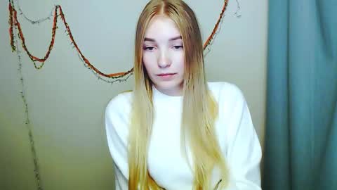 Snapshot of _snow_queen__ chatting on December 18, 2025, 9:10 pm Rachel online show from December 18, 2025, 9:10 pm