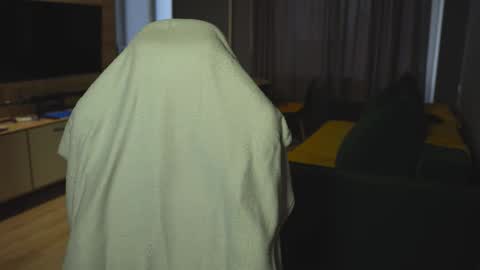 OLIVERpvt is open online show from November 21, 2025, 4:33 am