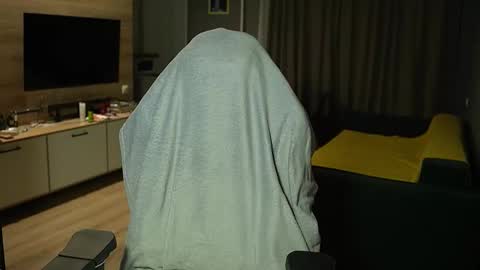 OLIVERpvt is open online show from February 16, 2026, 3:13 am