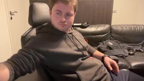 Snapshot of _stevie___ chatting on January 4, 2025, 4:32 pm _stevie___ online show from January 4, 2025, 4:32 pm