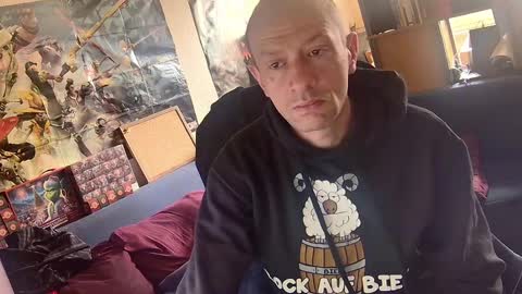 _svenerd_____ online show from April 13, 2026, 9:59 am