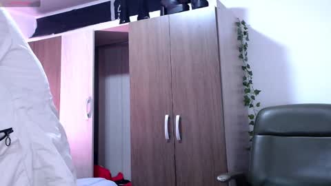 _svetlana_buenachica_ online show from September 19, 2025, 2:57 am