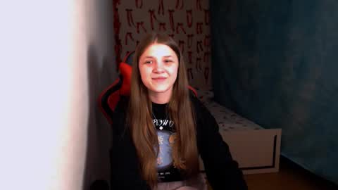 Mari online show from December 15, 2025, 3:27 pm