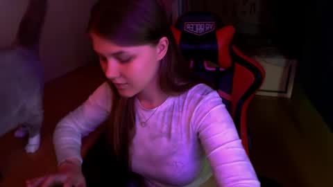 Mari online show from May 29, 2026, 2:15 pm