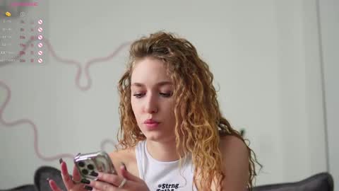 Snapshot of _taylor_swift chatting on February 22, 2025, 8:29 am Taylor online show from February 22, 2025, 8:29 am