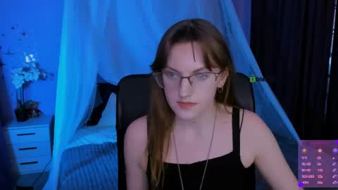 Snapshot of _tessa_moon chatting on April 10, 2026, 7:40 pm _tessa_moon online show from April 10, 2026, 7:40 pm