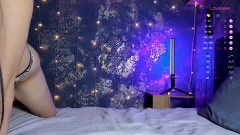 Snapshot of _thenightmoon_ chatting on November 20, 2025, 1:55 pm _thenightmoon_ online show from November 20, 2025, 1:55 pm