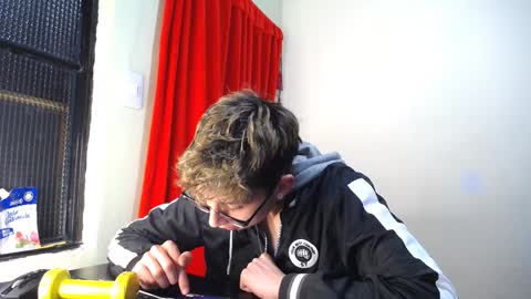 Thomas online show from February 2, 2025, 1:02 am