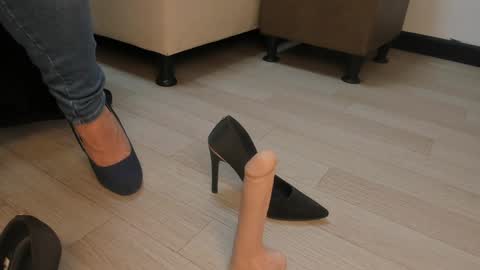 Snapshot of _tiffany_queen chatting on December 5, 2024, 3:06 pm Stefania online show from December 5, 2024, 3:06 pm