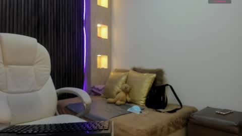 Snapshot of _tiffany_queen chatting on December 20, 2024, 2:38 pm Stefania online show from December 20, 2024, 2:38 pm