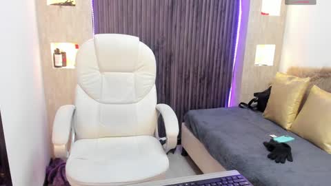 Snapshot of _tiffany_queen chatting on December 24, 2024, 10:55 am Stefania online show from December 24, 2024, 10:55 am