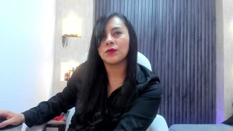 Snapshot of _tiffany_queen chatting on January 17, 2025, 6:12 pm Stefania online show from January 17, 2025, 6:12 pm