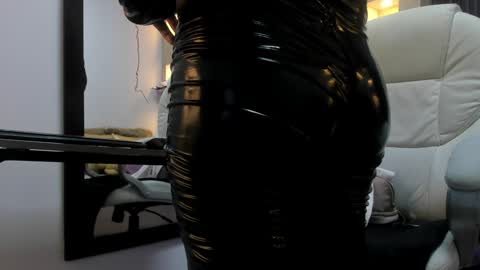 Snapshot of _tiffany_queen chatting on January 21, 2025, 4:16 pm Stefania online show from January 21, 2025, 4:16 pm