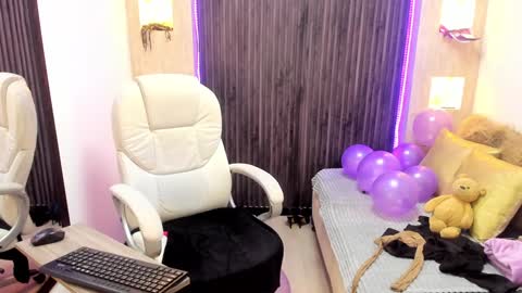 Snapshot of _tiffany_queen chatting on January 24, 2025, 8:00 pm Stefania online show from January 24, 2025, 8:00 pm