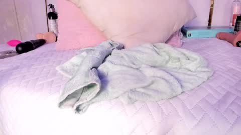 Snapshot of _tinyrousse_ chatting on March 12, 2025, 10:17 pm Rousse online show from March 12, 2025, 10:17 pm