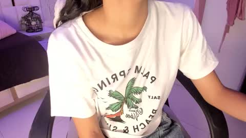 Snapshot of _tinyrousse_ chatting on November 6, 2025, 7:15 pm Rousse online show from November 6, 2025, 7:15 pm