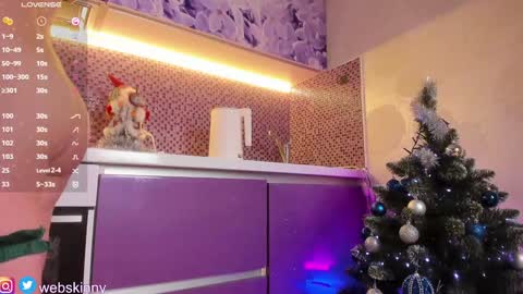 Julia online show from December 17, 2024, 3:28 am