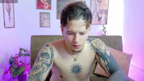 _tyleer_ online show from October 6, 2025, 5:21 pm