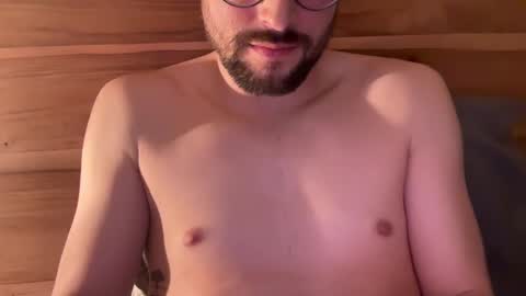 Snapshot of _ur_happy_meal chatting on December 28, 2024, 3:58 am DJ online show from December 28, 2024, 3:58 am