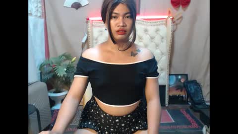 _urmorena_ online show from October 6, 2025, 11:07 am