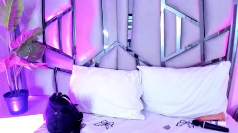 Snapshot of _valeria_saenz_ chatting on September 19, 2025, 3:52 am _valeria_saenz_ online show from September 19, 2025, 3:52 am