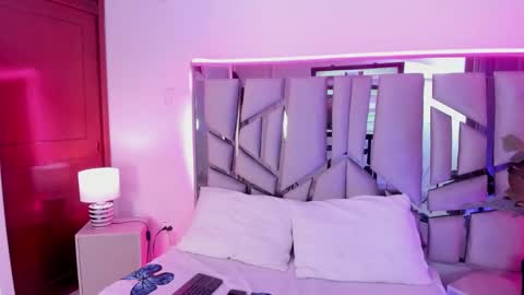Snapshot of _valeria_saenz_ chatting on September 29, 2025, 2:06 am _valeria_saenz_ online show from September 29, 2025, 2:06 am