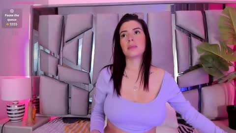 Snapshot of _valeria_saenz_ chatting on October 13, 2025, 3:39 am _valeria_saenz_ online show from October 13, 2025, 3:39 am