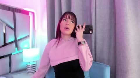 Snapshot of _valeria_saenz_ chatting on June 8, 2026, 1:22 pm _valeria_saenz_ online show from June 8, 2026, 1:22 pm