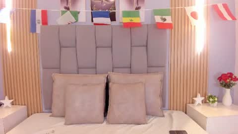 _valerycooper online show from June 19, 2026, 11:25 am