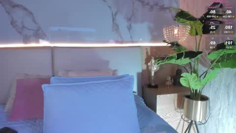 Snapshot of _valeryysmith_ chatting on June 11, 2026, 4:43 am Valery online show from June 11, 2026, 4:43 am