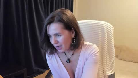 _vallylove online show from December 22, 2025, 12:40 am