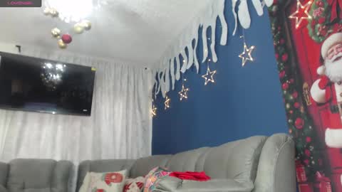 Snapshot of _veronica_tits chatting on December 7, 2024, 8:27 pm Veronica online show from December 7, 2024, 8:27 pm