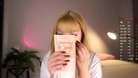 Viola online show from November 9, 2025, 3:54 pm