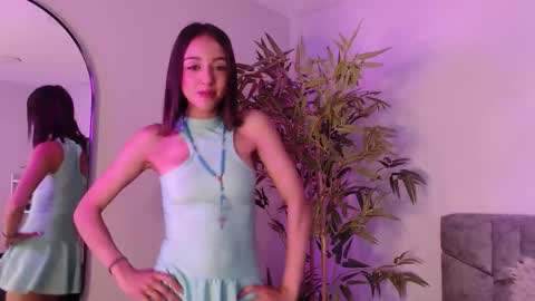 Snapshot of _violeta_owo_ chatting on September 9, 2025, 12:15 pm Evelyn online show from September 9, 2025, 12:15 pm