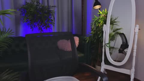 Snapshot of _wendy_evans_ chatting on December 14, 2024, 4:52 pm Wendy online show from December 14, 2024, 4:52 pm