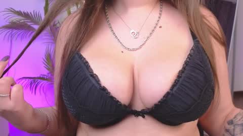 Snapshot of _wendy_evans_ chatting on January 25, 2025, 7:39 pm Wendy online show from January 25, 2025, 7:39 pm