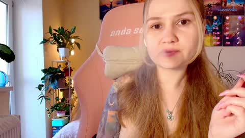 Enni online show from October 3, 2025, 7:38 am
