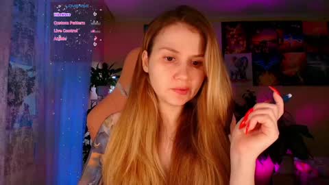 Enni online show from November 26, 2025, 7:42 am