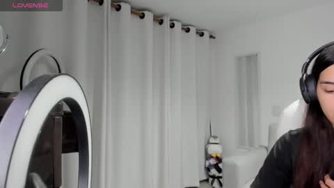 Snapshot of _wtdreamgirl chatting on February 26, 2026, 2:54 am Luisa online show from February 26, 2026, 2:54 am