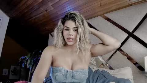 Snapshot of _xcherrycrushx_ chatting on February 27, 2025, 3:58 am Nadien online show from February 27, 2025, 3:58 am