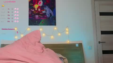 LITTLE FOX online show from April 4, 2026, 3:05 am