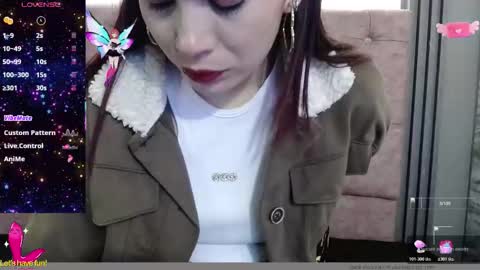 Yuyi online show from October 31, 2025, 12:50 pm