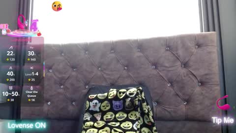 Yuyi online show from November 22, 2025, 11:20 am